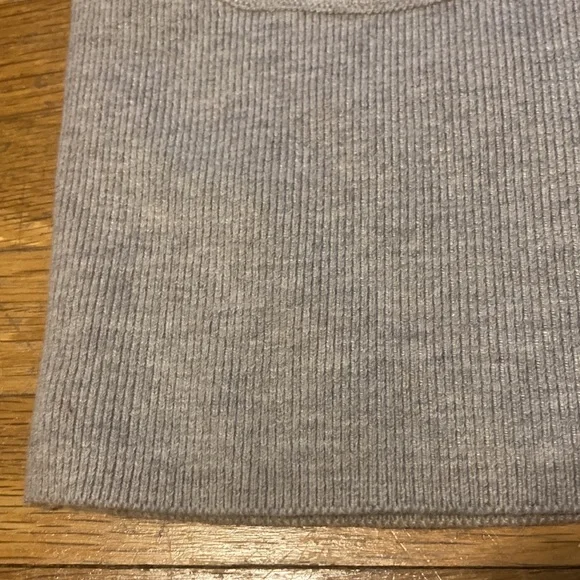 *last chance* NWOT. H&M | Women’s cropped grey/brown tank top. Never worn!! - Picture 2 of 15